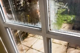 Condensation à l’origine de l’humidité dans la cuisine