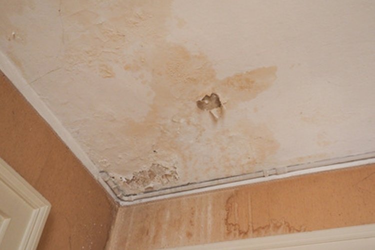 Détecter une fuite dans une maison : les taches d’humidité